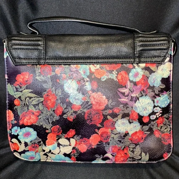 BCBG Crossbody Shoulder Bag - Picture 2 of 12